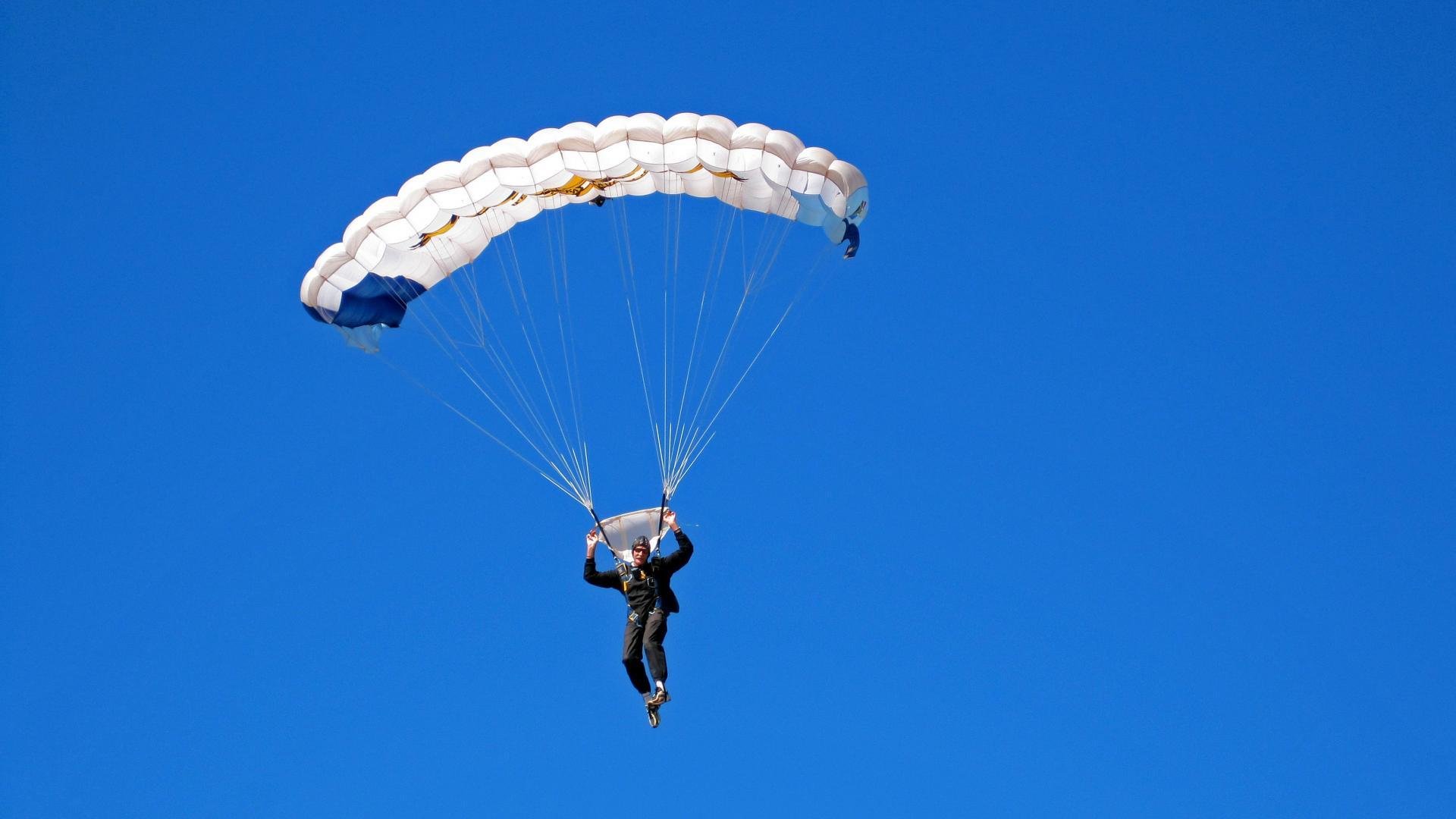 中国米兰体育-俱乐部与社区联合举办亲子运动会扩大群众基础，社区举办亲子活动